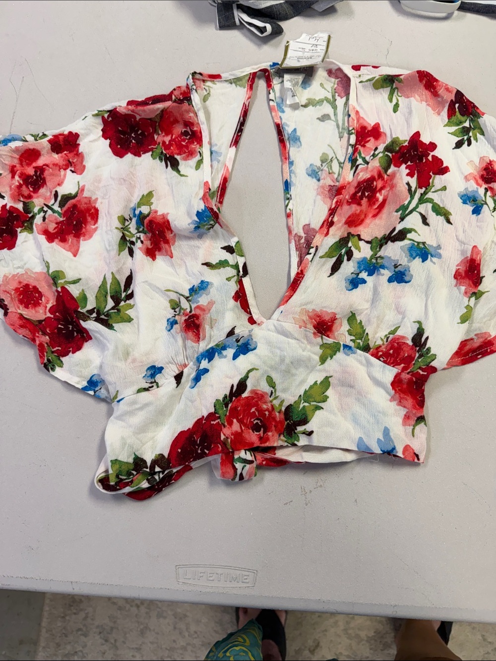NWT Sans Souci Floral Tie Front Crop Top Medium V-Neck Open Back